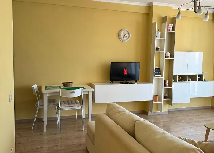 Sunlight At Pazari I Ri *