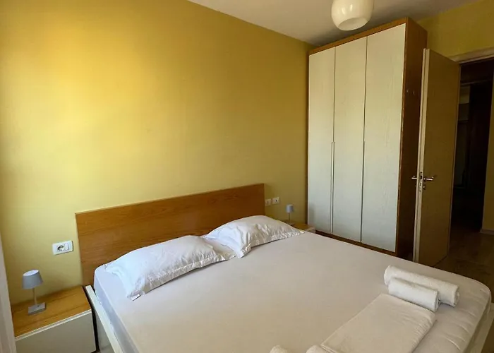 Sunlight At Pazari I Ri