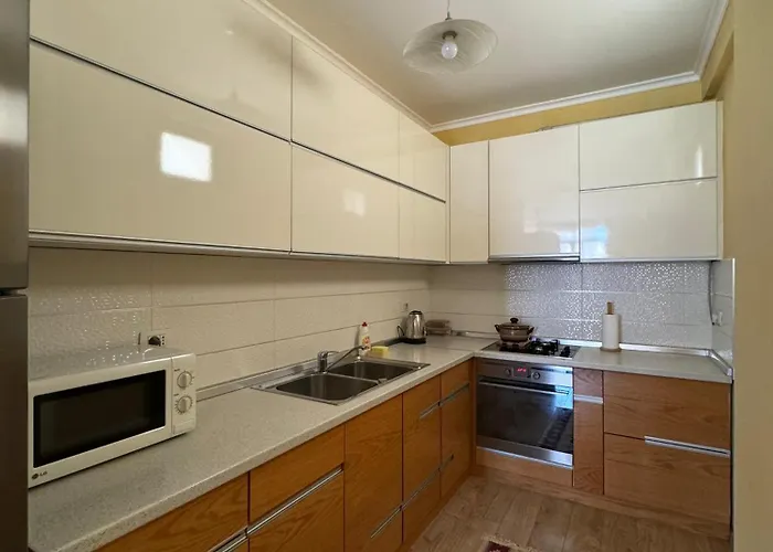 Sunlight At Pazari I Ri تيرانا