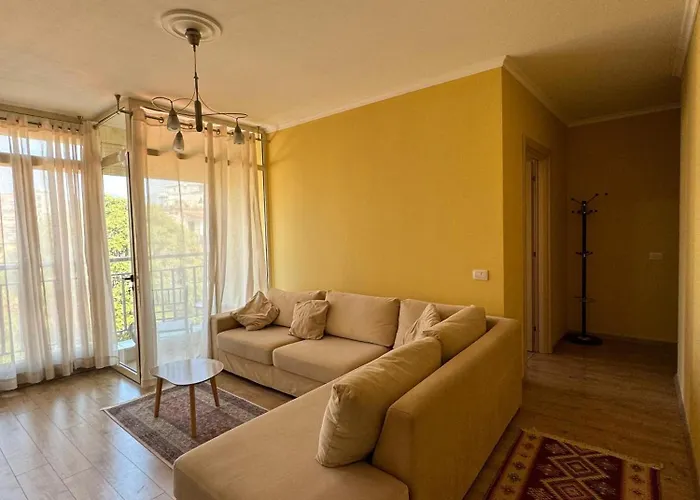 Sunlight At Pazari I Ri * 地拉那